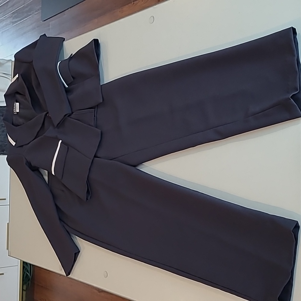 EUC City Triangles Black With White Trim Pant Suit